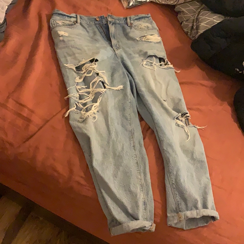 Ripped baggy jeans